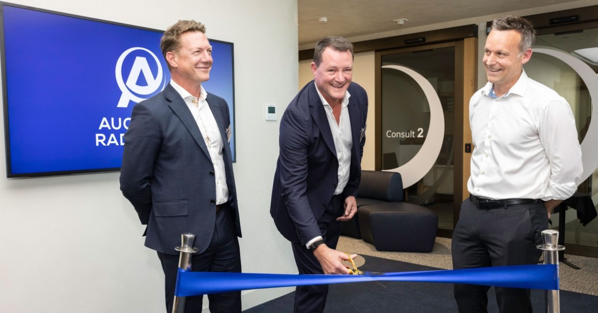 Ribbon cutting 3000x2000